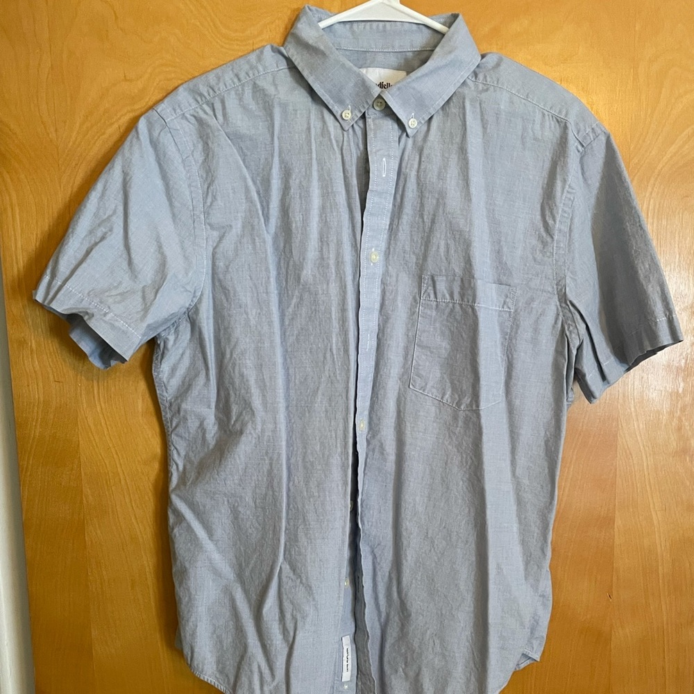 Men’s short sleeve button down size L